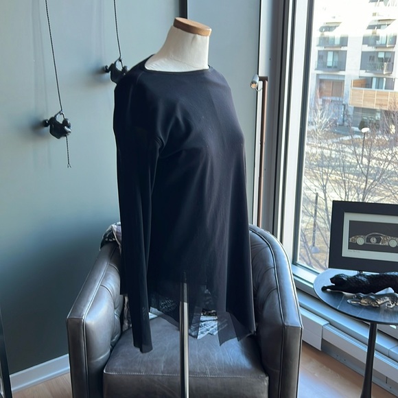 New Black Fuzzi Asymmetrical Hem Top Size Medium - Picture 4 of 8